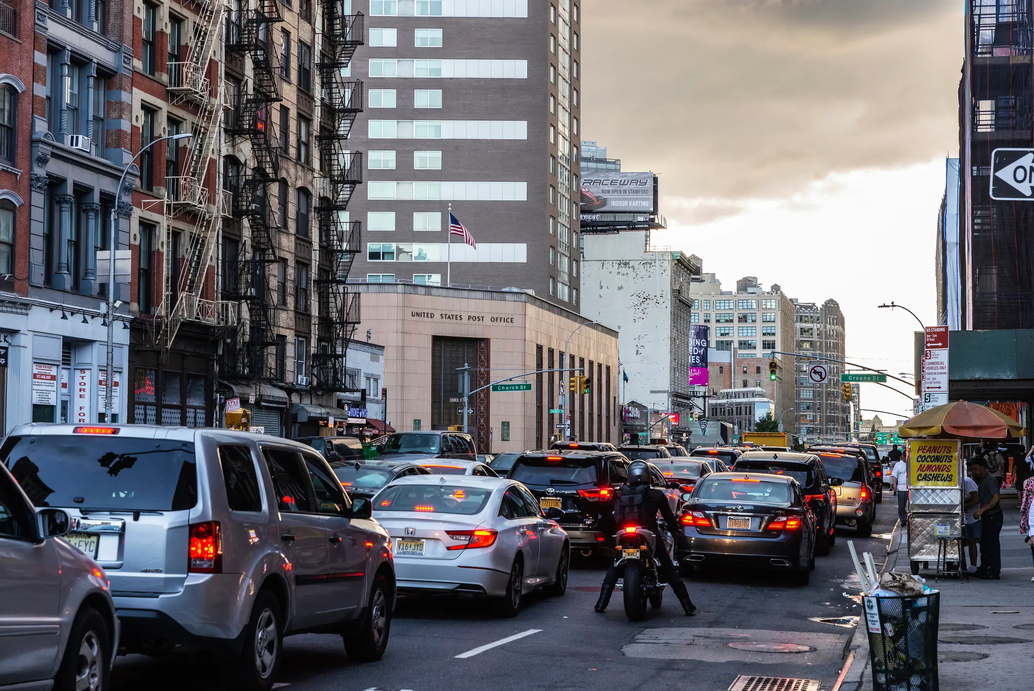 Adelantar Entre Carriles Puede Impedirle Obtener una Compensación Después de un Accidente de Motocicleta en Nueva York