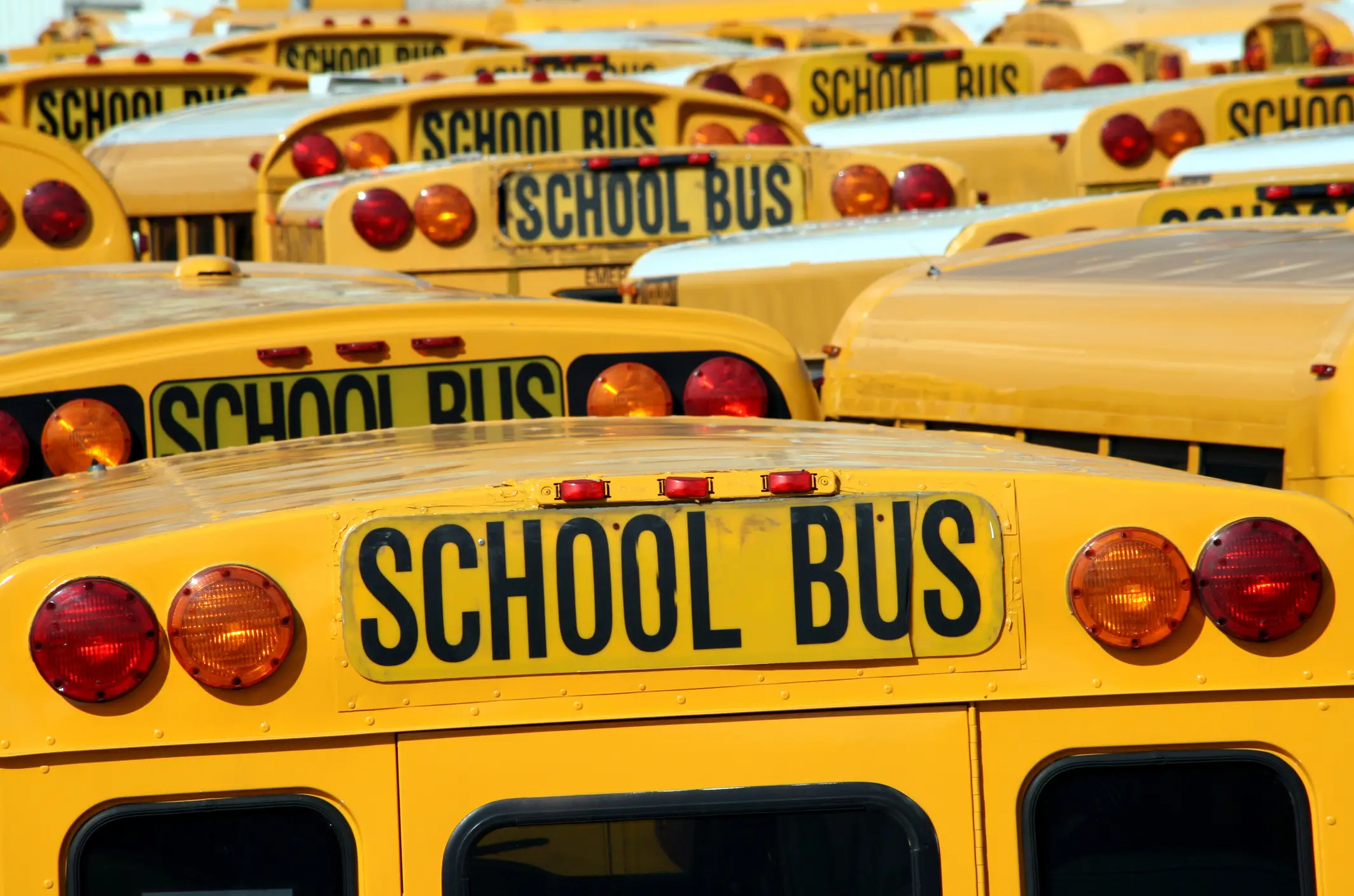 Fabricantes de Automóviles Pueden Ser Estrictamente Responsables de los Accidentes de Autobuses Escolares
