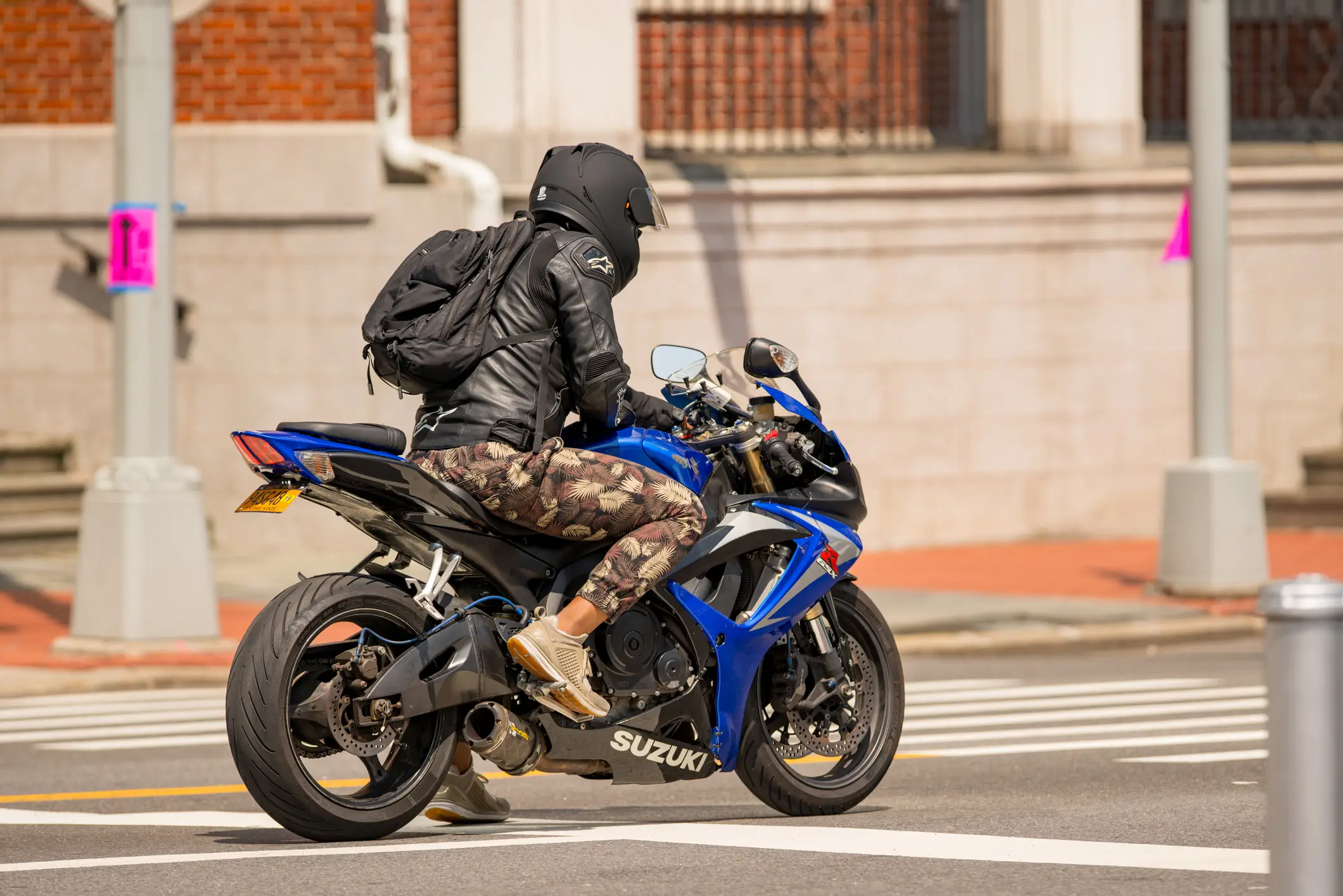 No mitigar los daños al no usar casco de motocicleta