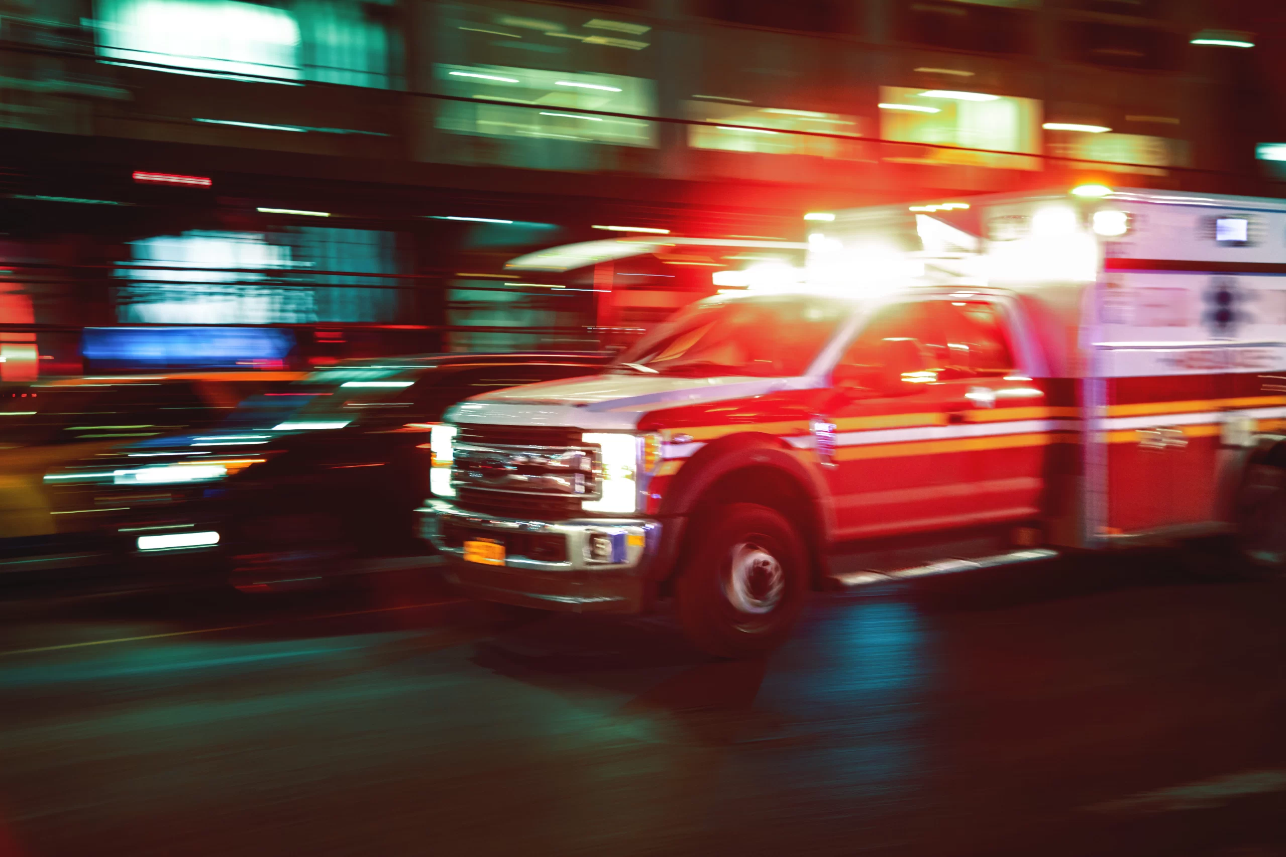 Accidente en la Acera de Brooklyn: ¿Puede Ser Responsable un Conductor que Sufrió un Derrame Cerebral? La Sorprendente Verdad Sobre las “Emergencias Médicas” y el Seguro