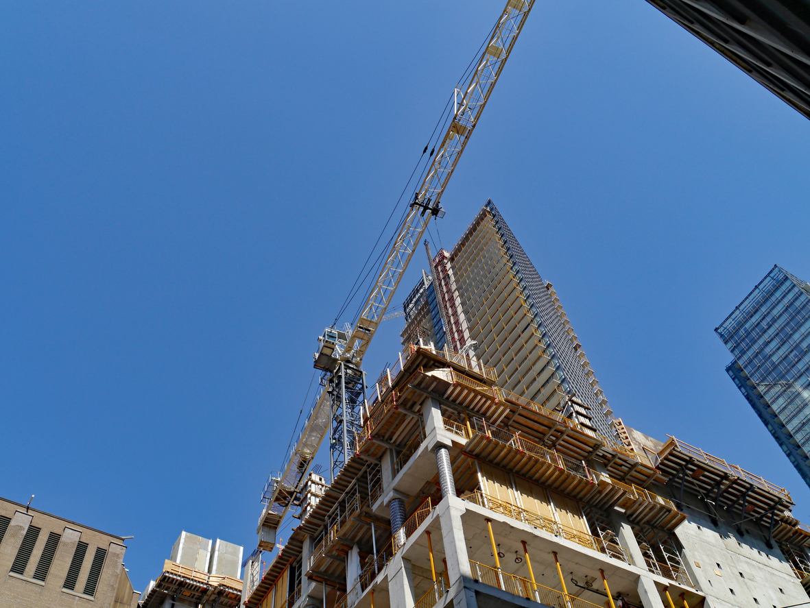 La ley de construcción de Nueva York es una de las más protectoras del país porque entiende una verdad sencilla los trabajadores no deberían arriesgar su vida para construir la ciudad. La ley de construcción de Nueva York es una de las más protectoras del país porque entiende una verdad sencilla los trabajadores no deberían arriesgar su vida para construir la ciudad.